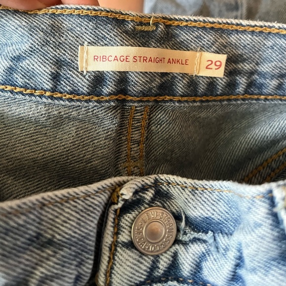 Levi's Women's Ultra-High Rise Ribcage
Straight Jeans - Haley's Comment - Picture 5 of 7